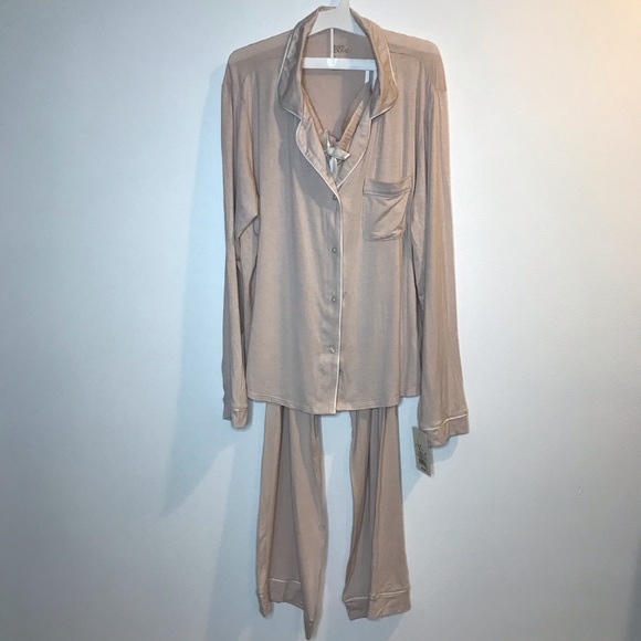 SOLD| Stars Above Women’s Pajama Set Soft Pink XL - Picture 2 of 4